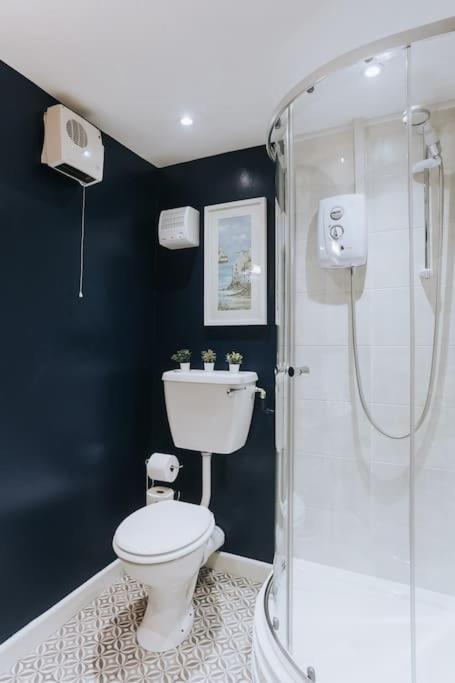 The Lighthouse, Boutique Apartment In The Town Centre - Starlink Wi-Fi Tavistock  Bagian luar foto