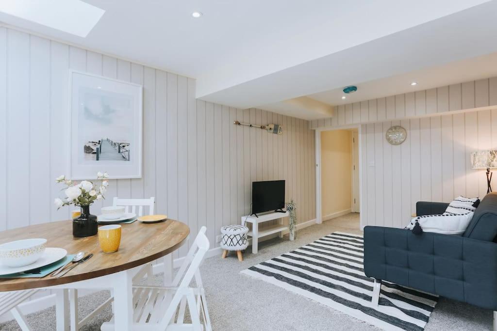 The Lighthouse, Boutique Apartment In The Town Centre - Starlink Wi-Fi Tavistock  Bagian luar foto