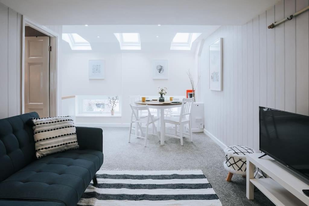 The Lighthouse, Boutique Apartment In The Town Centre - Starlink Wi-Fi Tavistock  Bagian luar foto