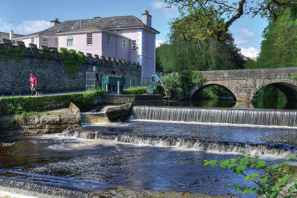 The Lighthouse, Boutique Apartment In The Town Centre - Starlink Wi-Fi Tavistock  Bagian luar foto